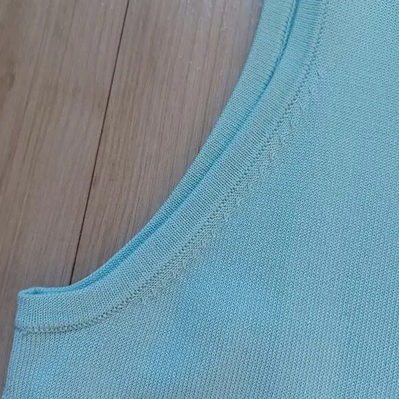 White House Black Market Ombre Tank Teal M NWT - Picture 7 of 9